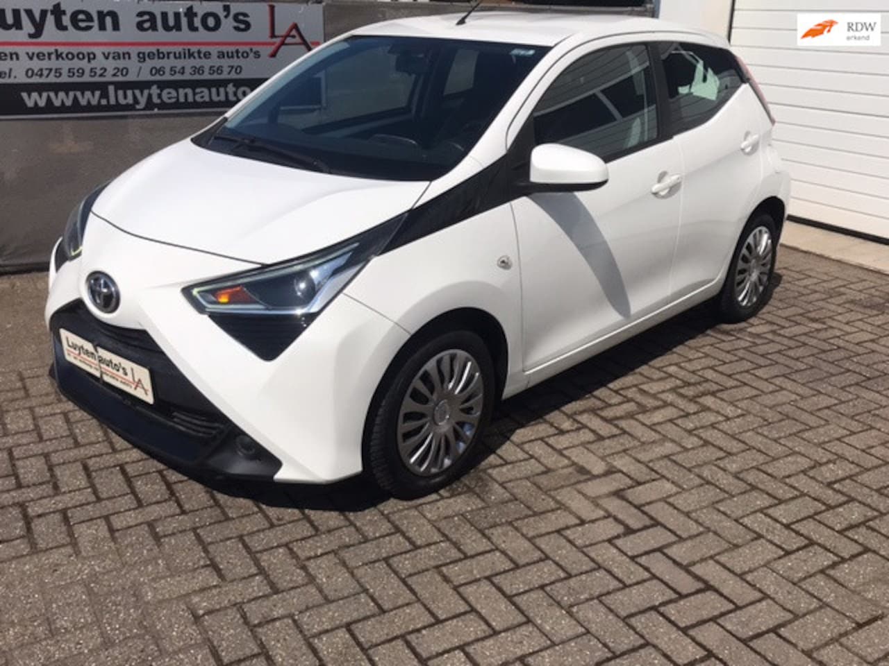 Toyota Aygo - 1.0 VVT-i x-play 5 deurs airco - AutoWereld.nl