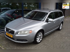 Volvo V70 - 2.5T Momentum AUTOMAAT / Lederen bekleding, lichtmetalen velgen, climate control