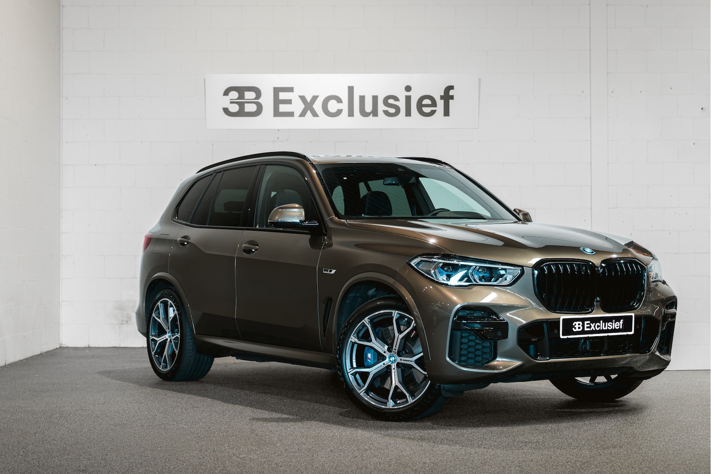 BMW X5 - xDrive45e High Executive | Pan.dak | laserlights | M-style | Head-up - AutoWereld.nl