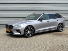 Volvo V60 - T8 455PK AWD Plus Dark | Contourstoelen | Trekhaak | Privacy glas | 360° | All season