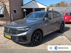 Volkswagen Touareg - 3.0 TSi eHybrid 4MOTION R-LINE 462PK PHEV | PANORAMADAK | TREKHAAK | STOEL + STUURVERW. |