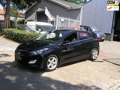 Hyundai i30 - 1.6 GDI i-Vision 171 d km nap airco nieuwe apk