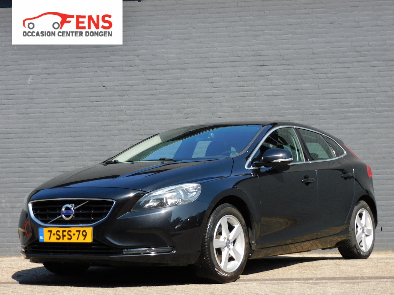 Volvo V40 - 1.6 T3 Momentum TOPSTAAT! PERFECT ONDERHOUDEN! NAVI! BLUETOOTH! CRUISE! CLIMA!  TREKHAAK! - AutoWereld.nl