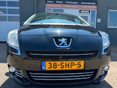 Peugeot 5008 - 1.6 Family 7pers met trekhaak en panoramadak en parkeersensoren en navigatie en bluetooth