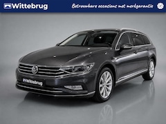 Volkswagen Passat Variant - 1.5 TSI Comfort Business / Navigatie / App connect / Zwenkbare trekhaak / Camera / Parkeer