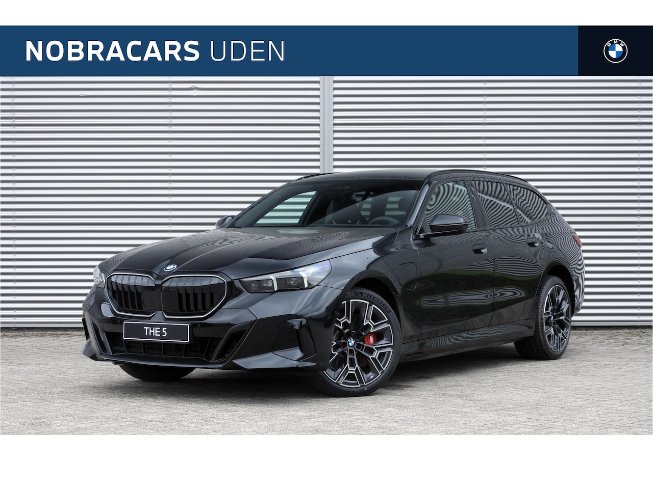 BMW 5-serie Touring - 550e xDrive M Sport Automaat / Trekhaak / Panoramadak / Comfort Access / Bowers & Wilkins - AutoWereld.nl