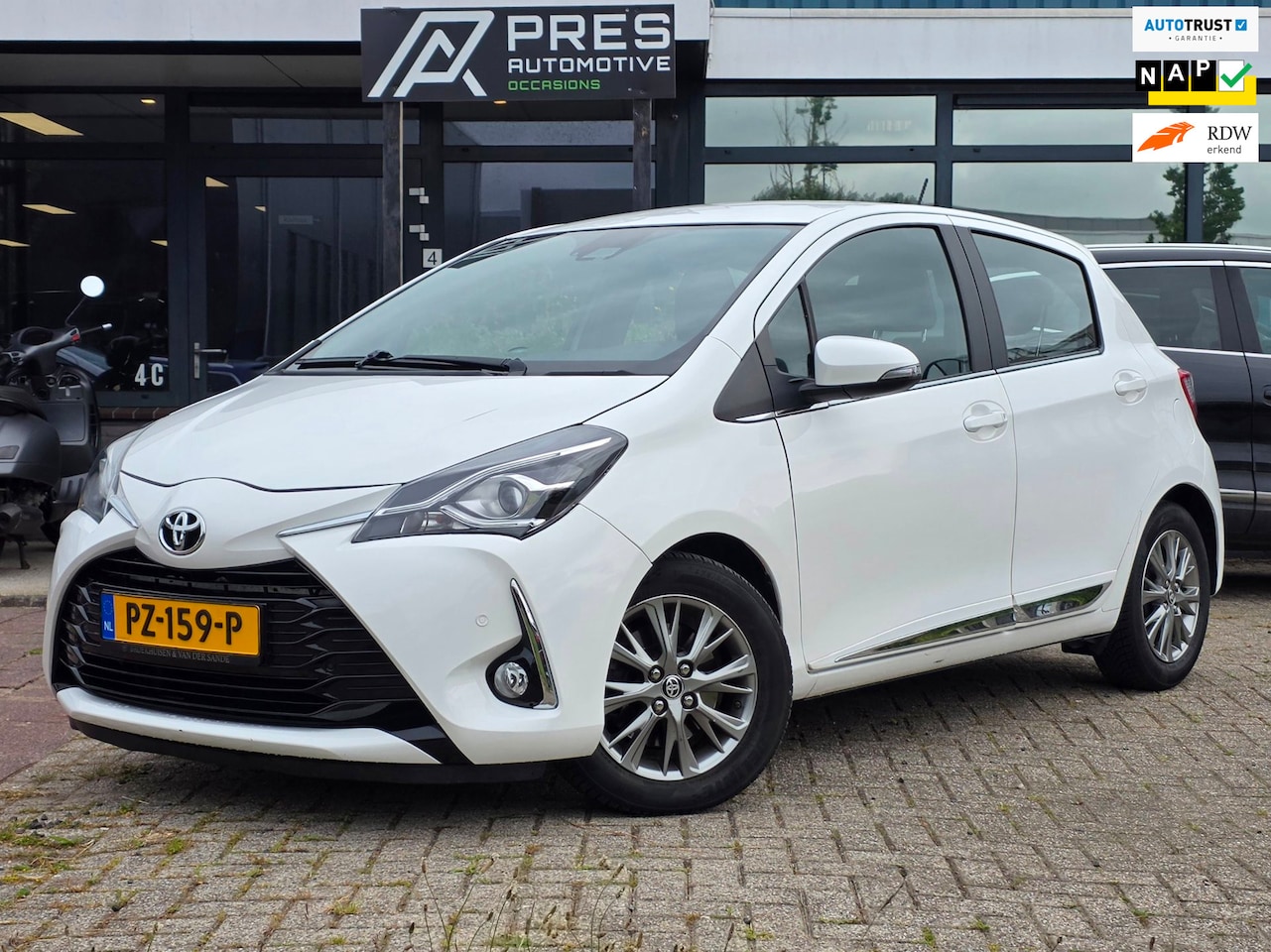 Toyota Yaris - 1.5 VVT-i Executive |AUTOMAAT|CLIMA|CRUISE|NAVI|CAMERA - AutoWereld.nl