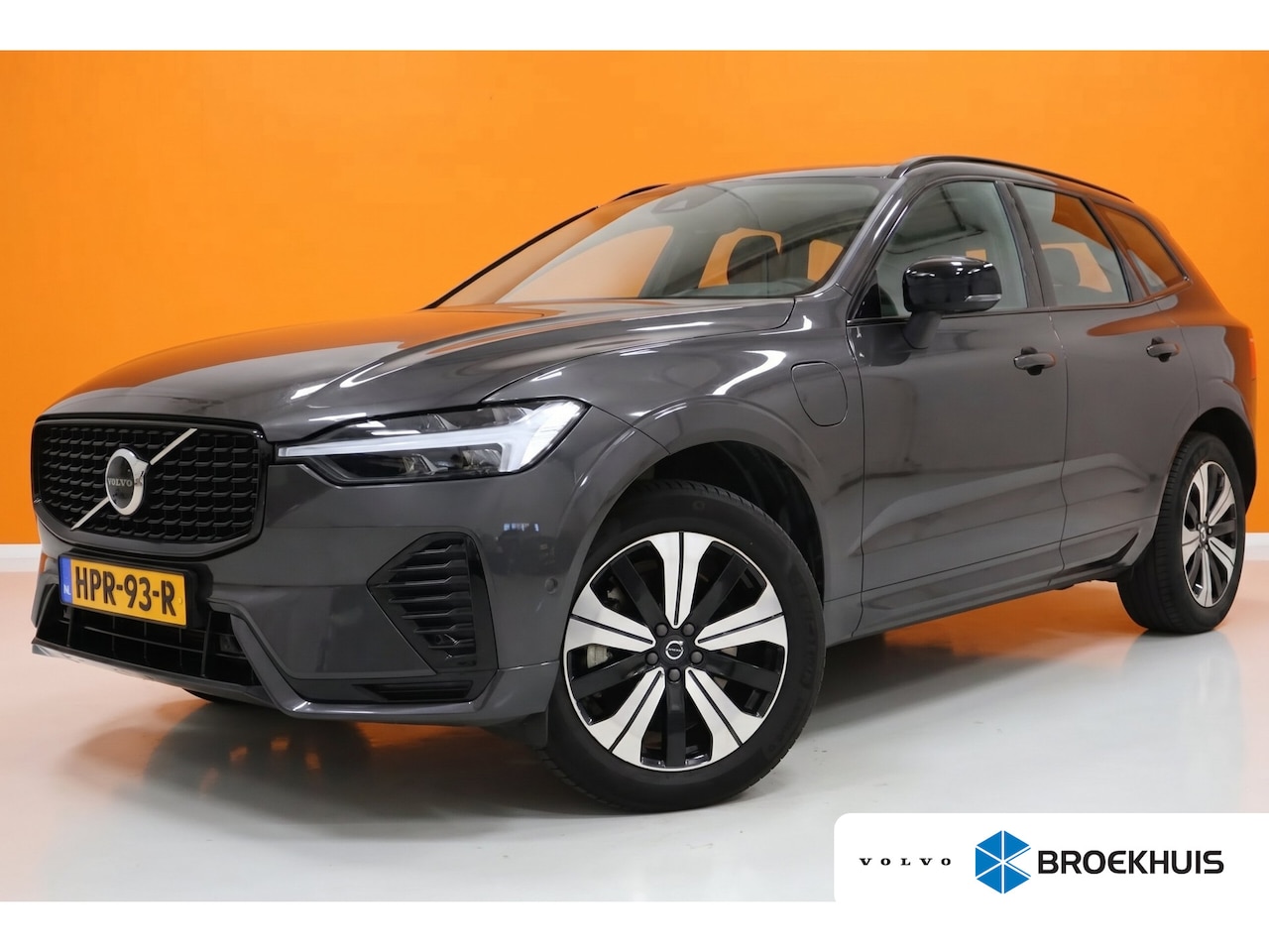 Volvo XC60 - T6 Plus Dark | Leer | Panorama | Trekhaak | Platinum Grey | - AutoWereld.nl