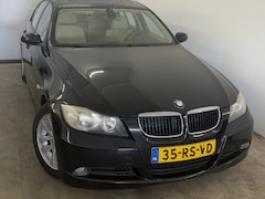 BMW 3-serie - 320i Dynamic Exec
