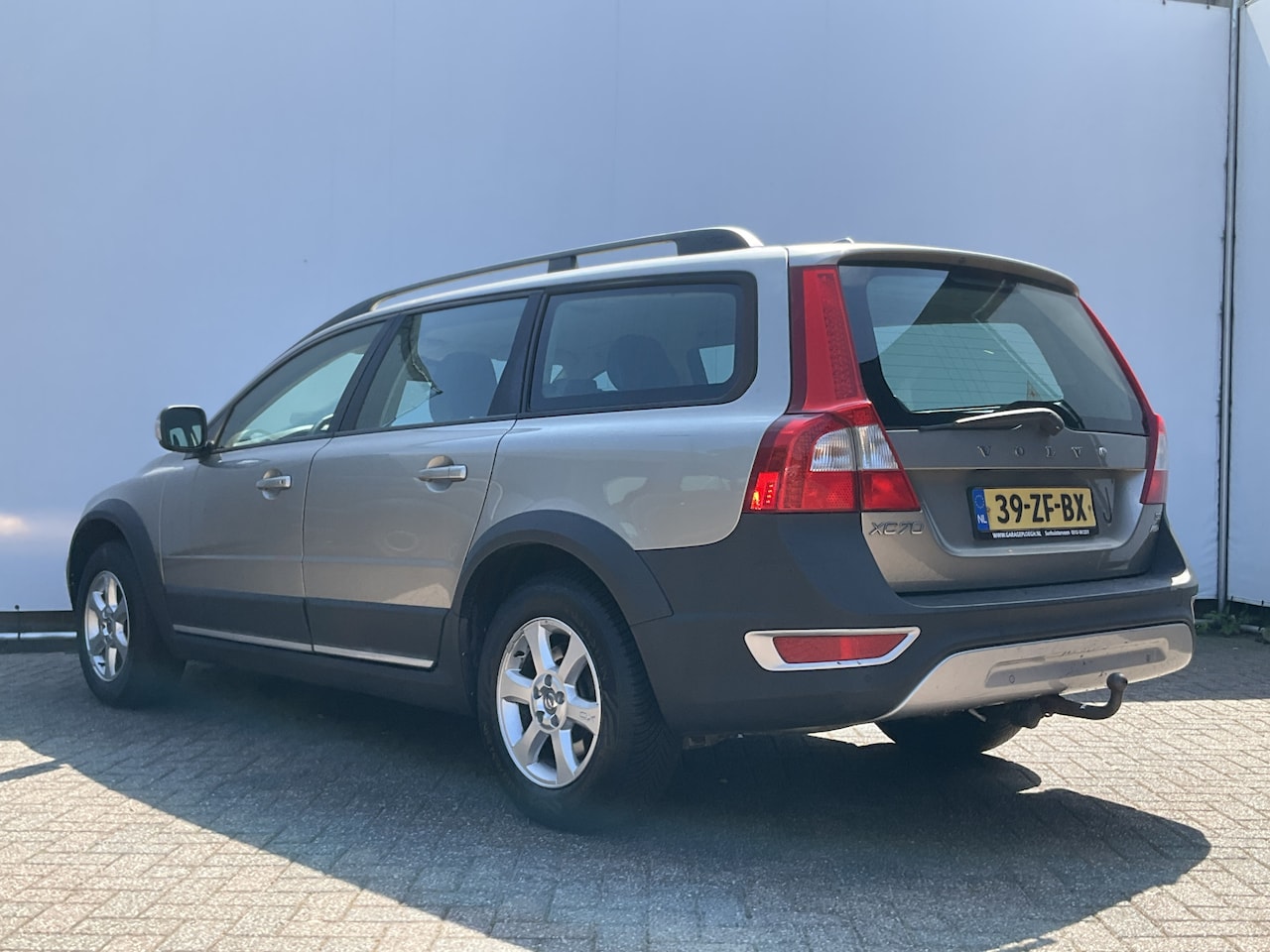 Volvo XC70 - 3.2 Momentum Youngtimer Automaat Trekhaak Leer Cruise Pdc Voll.Onderhouden! - AutoWereld.nl