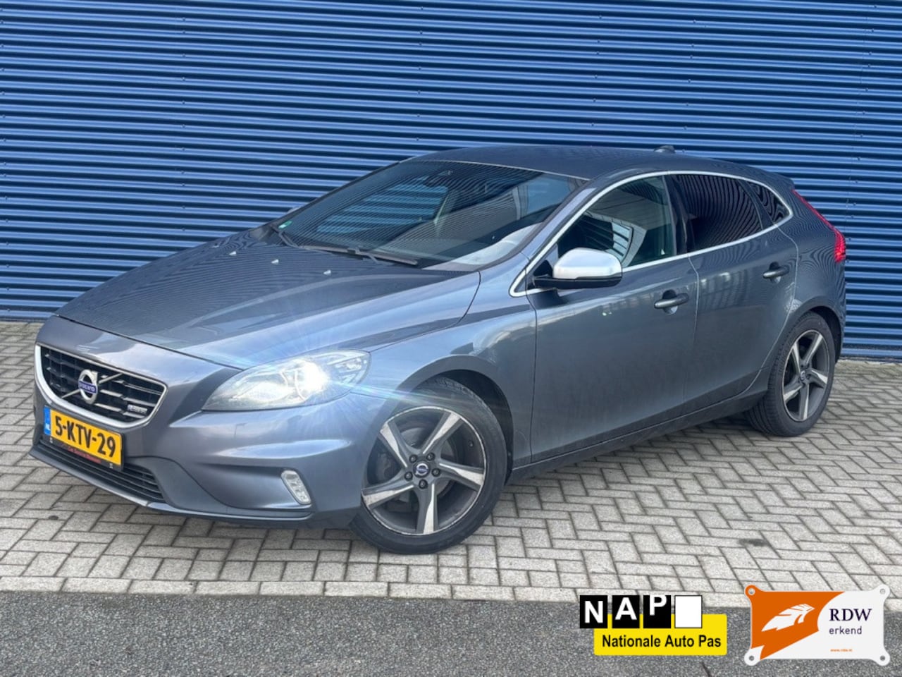 Volvo V40 - 1.6 D2 R-Design / TOPCAR / 100% GOOD - AutoWereld.nl