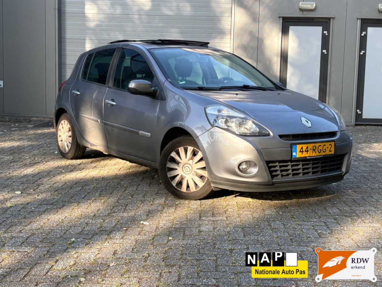 Renault Clio - 1.5 dCi Parisienne / PANORAMA / NAVIGATIE - AutoWereld.nl