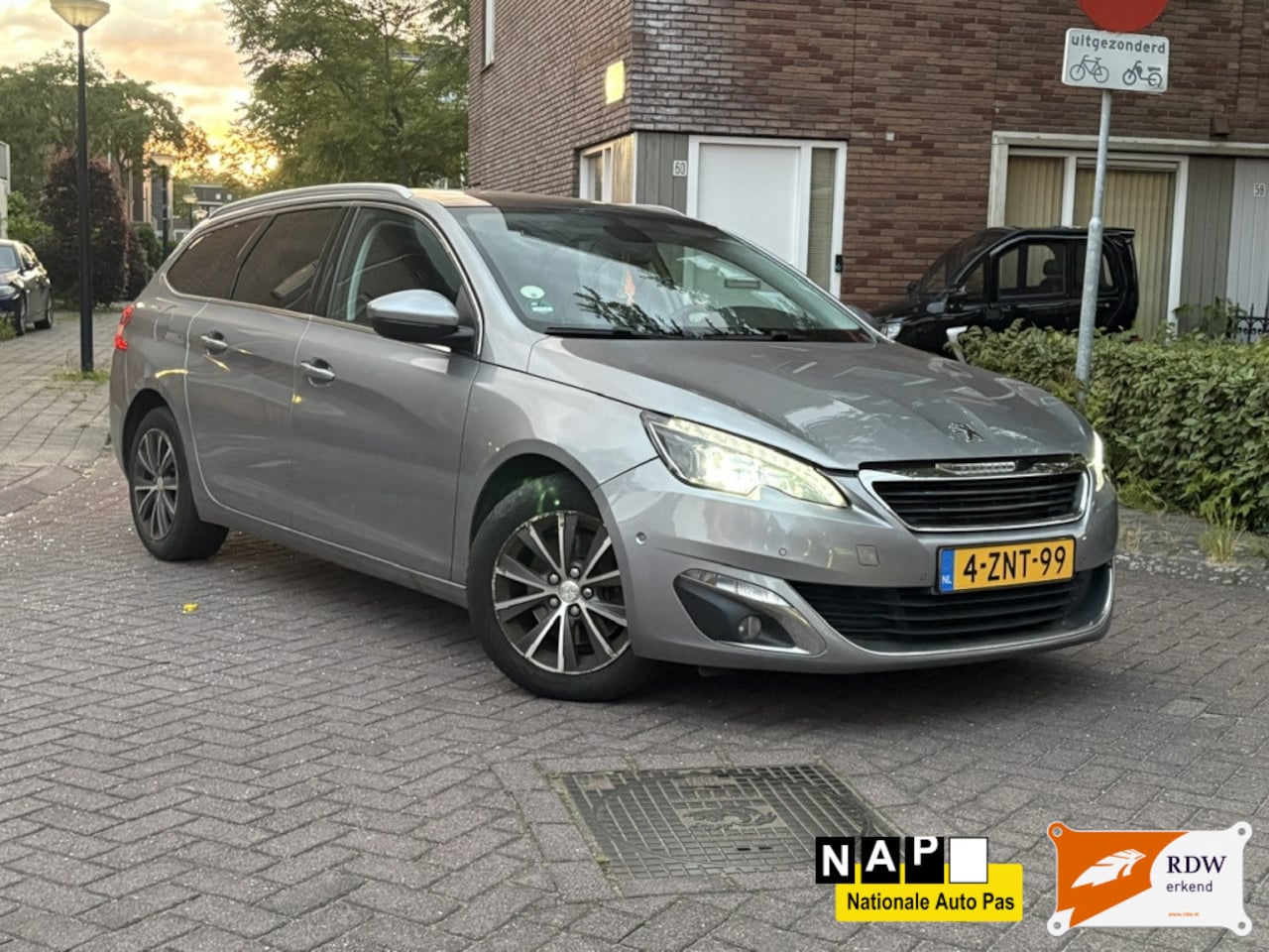 Peugeot 308 SW - 2.0 BlueHDI Allure AUT / Full Options / Stoelmas / Stoelverw - AutoWereld.nl