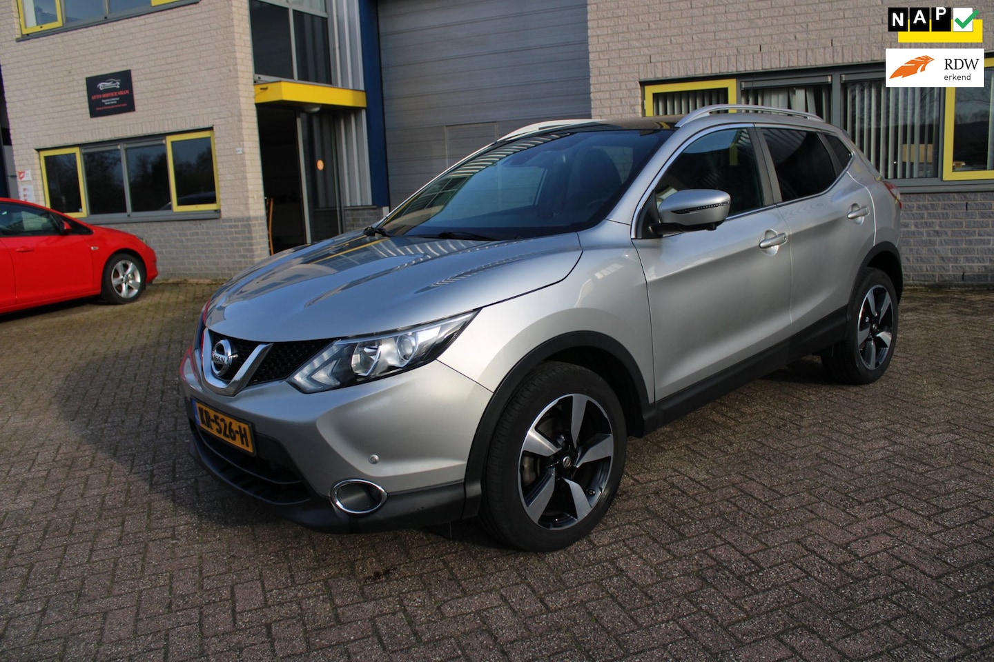 Nissan Qashqai - 1.2 N-Vision automaat | full options | pano - AutoWereld.nl