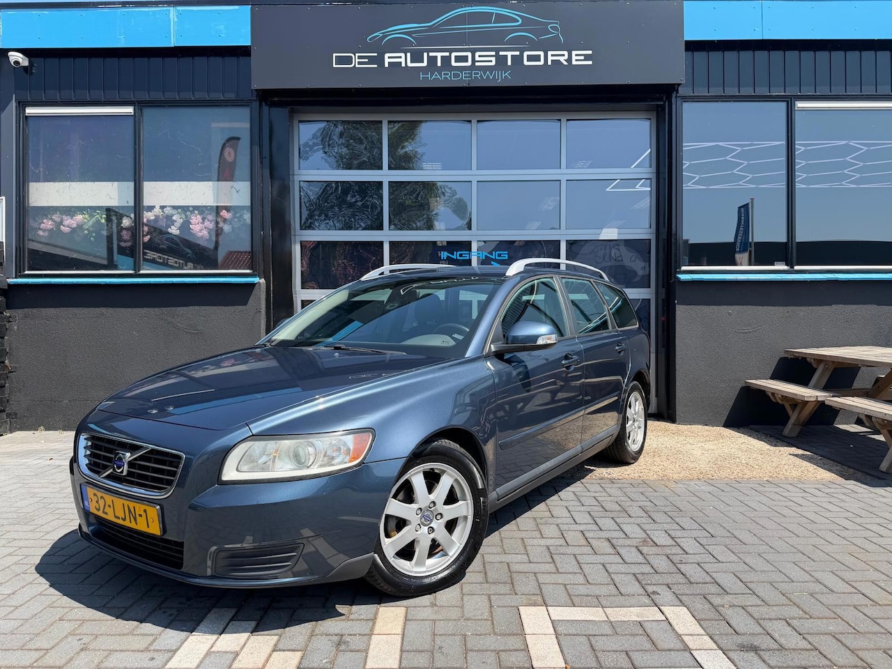 Volvo V50 - 1.6 Advantage Airco Cruise Isofix Dealeronderhouden Zeer Nette Auto !!! - AutoWereld.nl