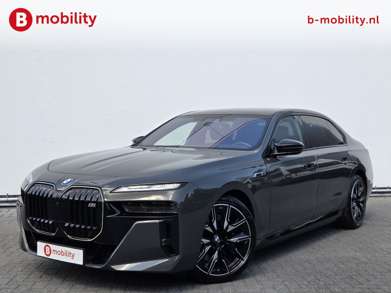BMW i7 - M70 xDrive 106 kWh 'Dravitgrau' Automatische Portieren Nw. pr. €225.242,- NL Auto! | Sky L - AutoWereld.nl