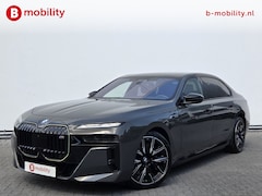 BMW i7 - M70 xDrive 106 kWh 'Dravitgrau' Automatische Portieren Nw. pr. €225.242, - NL Auto | Sky L