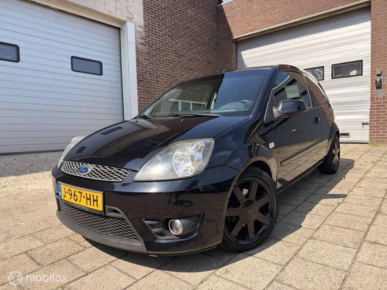 Ford Fiesta - 1.3-8V Cool & Sound - AutoWereld.nl