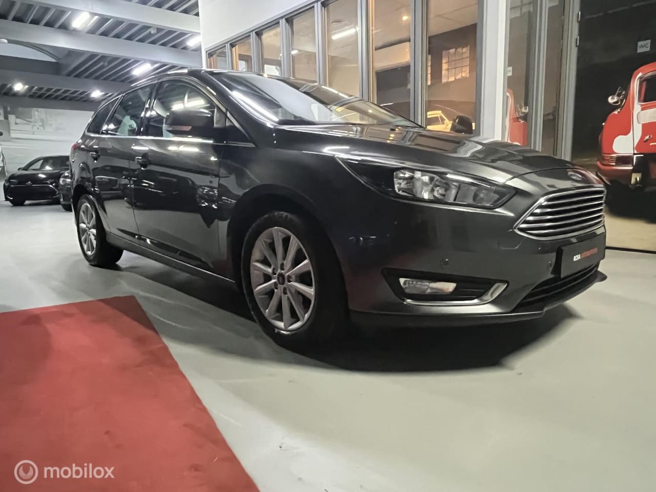 Ford Focus - 1.0 Titanium -CRUISE 2X PDC NIEUW DISTRIBUTIERIEM STUUR/STOEL VERW. - AutoWereld.nl
