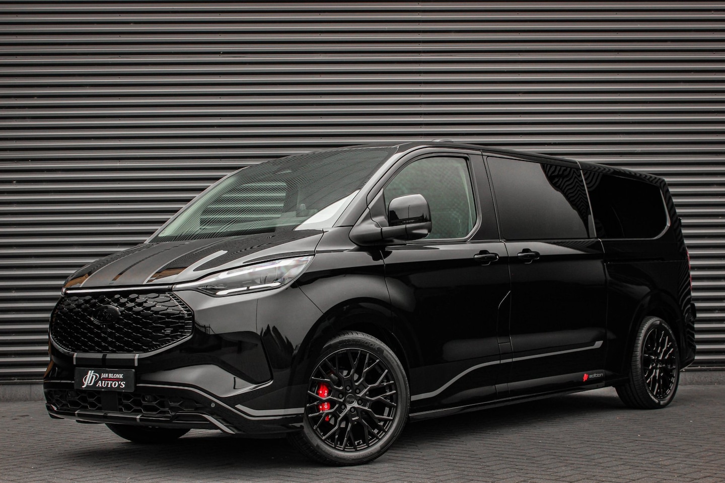 Ford E-Transit Cust. - 320 L2H1 Sport 71 kWh DC DUBBEL CABINE / JB-EDITON / CAMERA / 370KM RANGE / APPLE CARPLAY - AutoWereld.nl