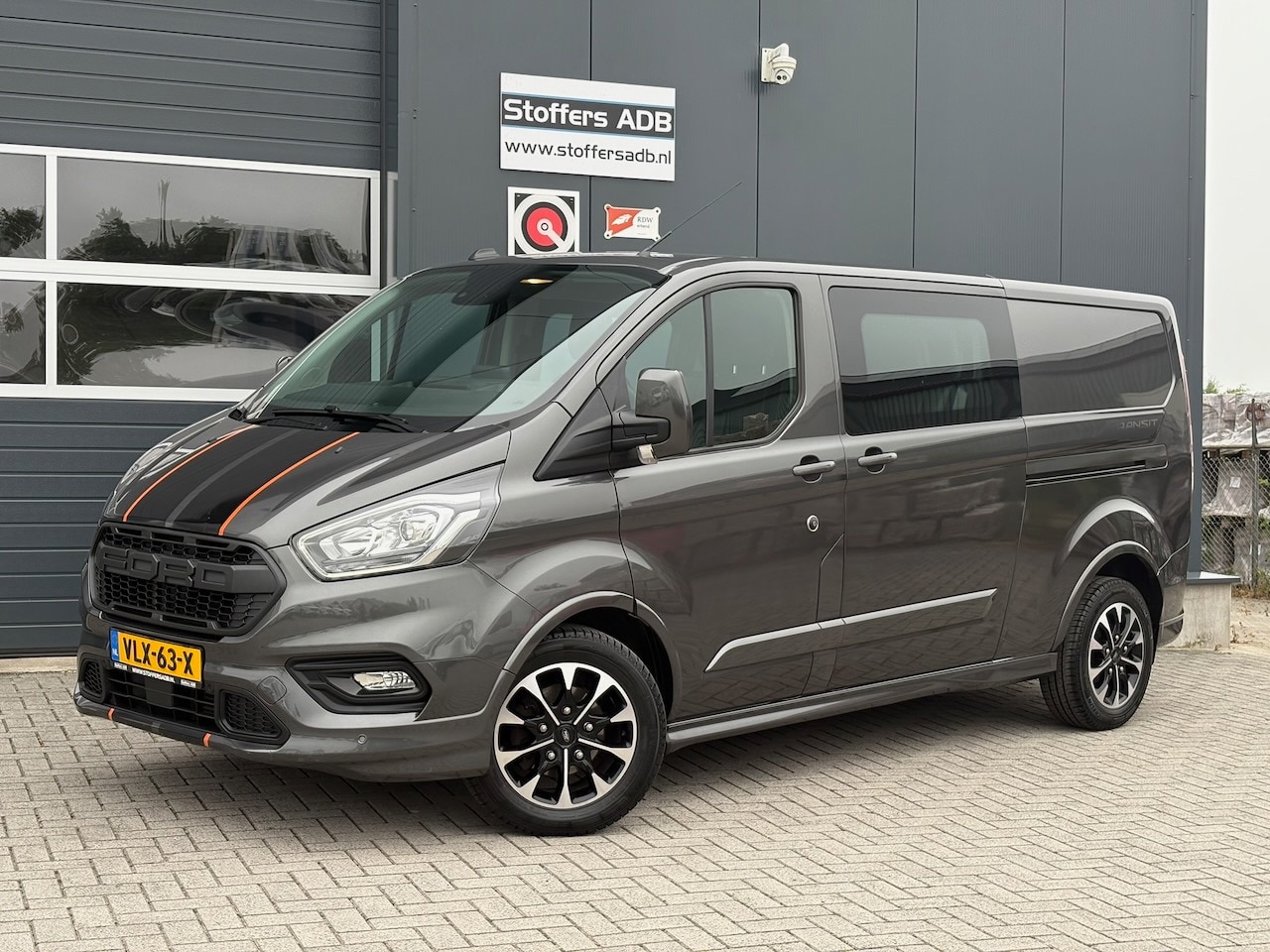 Ford Transit Custom - 320 2.0 TDCI 185pk L2H1 Sport DC | L+R SCHUIF | CarPlay | Raptor | Automaat | Trekhaak | L - AutoWereld.nl