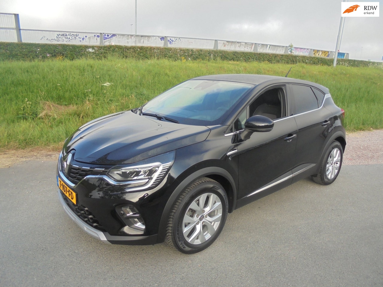 Renault Captur - Renault Captur 1.0 benzine Intens airco lmv camera navigatie 56.000km - AutoWereld.nl