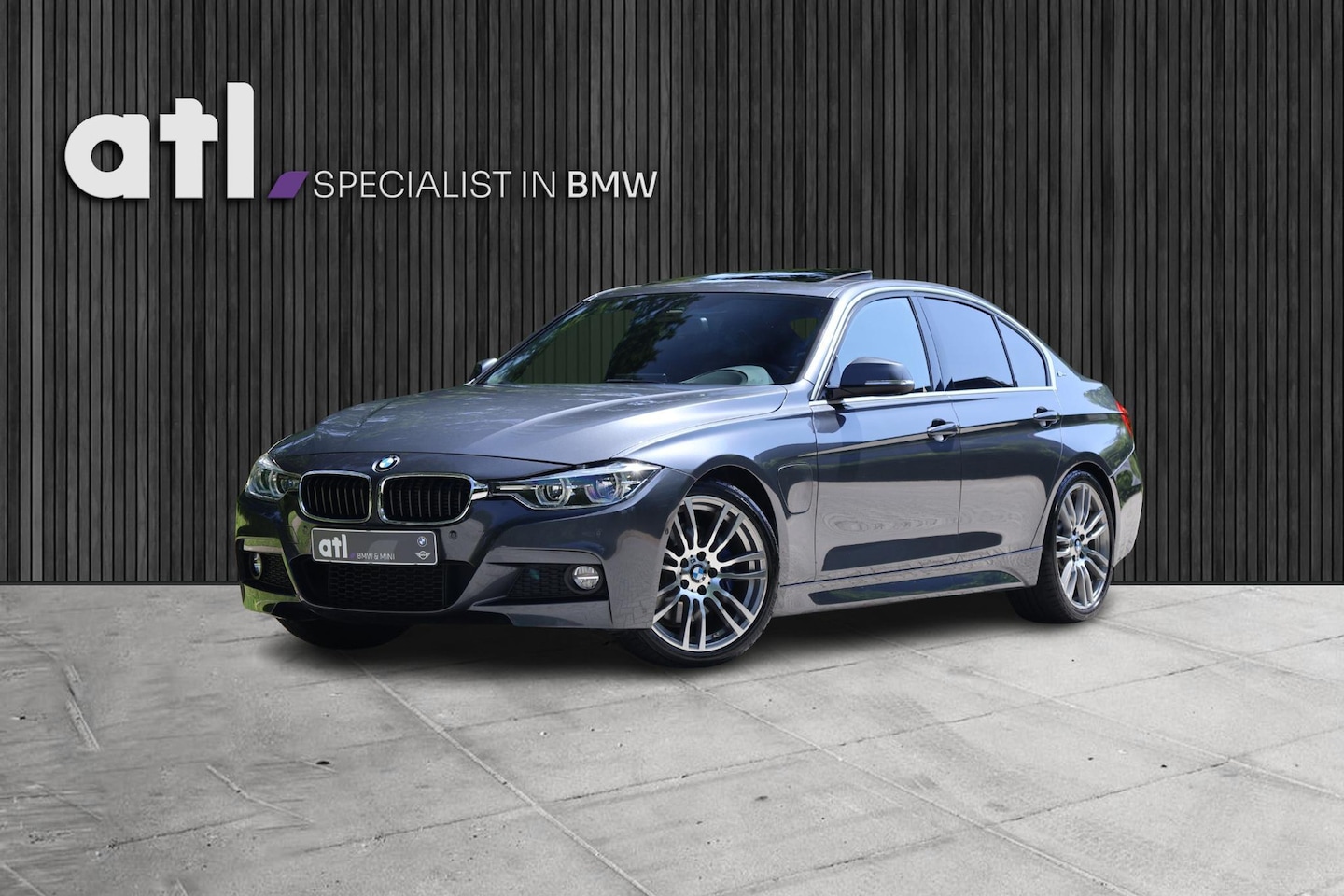 BMW 3-serie - 330e Centennial High Executive Vernieuwde HV accu l M-Sportpakket l Glasdak elektr. l Acht - AutoWereld.nl