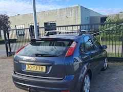 Ford Focus - 1.6-16V Futura
