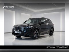 BMW iX1 - eDrive20 M-Sport Pro | Panorama | 19" | Trekhaak | Harman Kardon