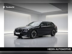 BMW i5 Touring - eDrive40 84 kWh | M-Sport Pro | Trekhaak | Panorama | Harman Kardon | 21"