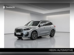 BMW iX1 - eDrive20 M-Sport Pro | Panorama | 20" | Harman Kardon | Trekhaak | Driving Assistant Plus