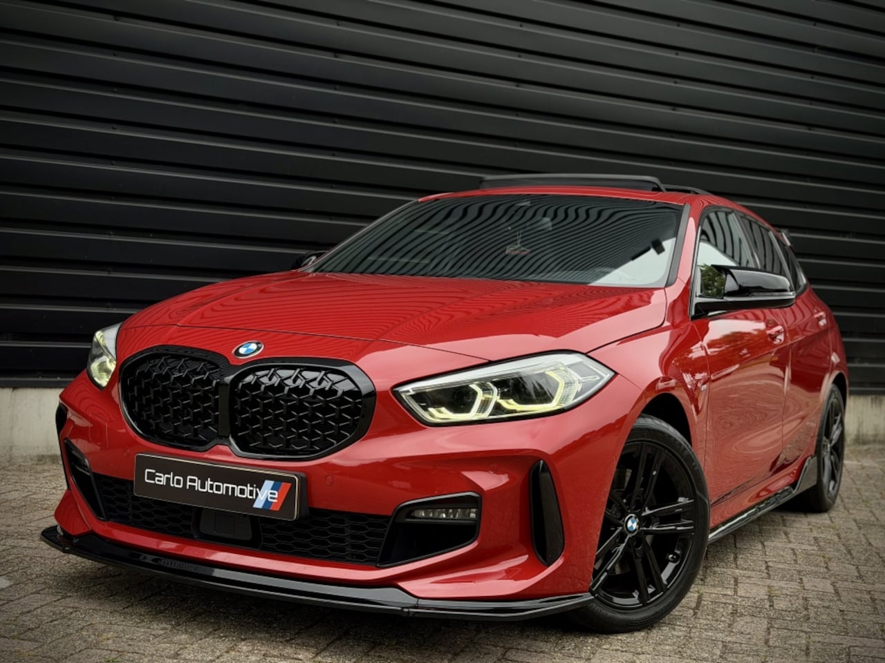 BMW 1-serie - 118i M-PERF. M135 PANO|SCHAALSTOEL|HK|HUD|ACC - AutoWereld.nl