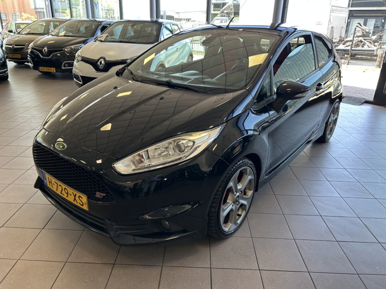 Ford Fiesta - 1.6 ST2 Zeer Compleet NW APK BJ 2013 !!! - AutoWereld.nl