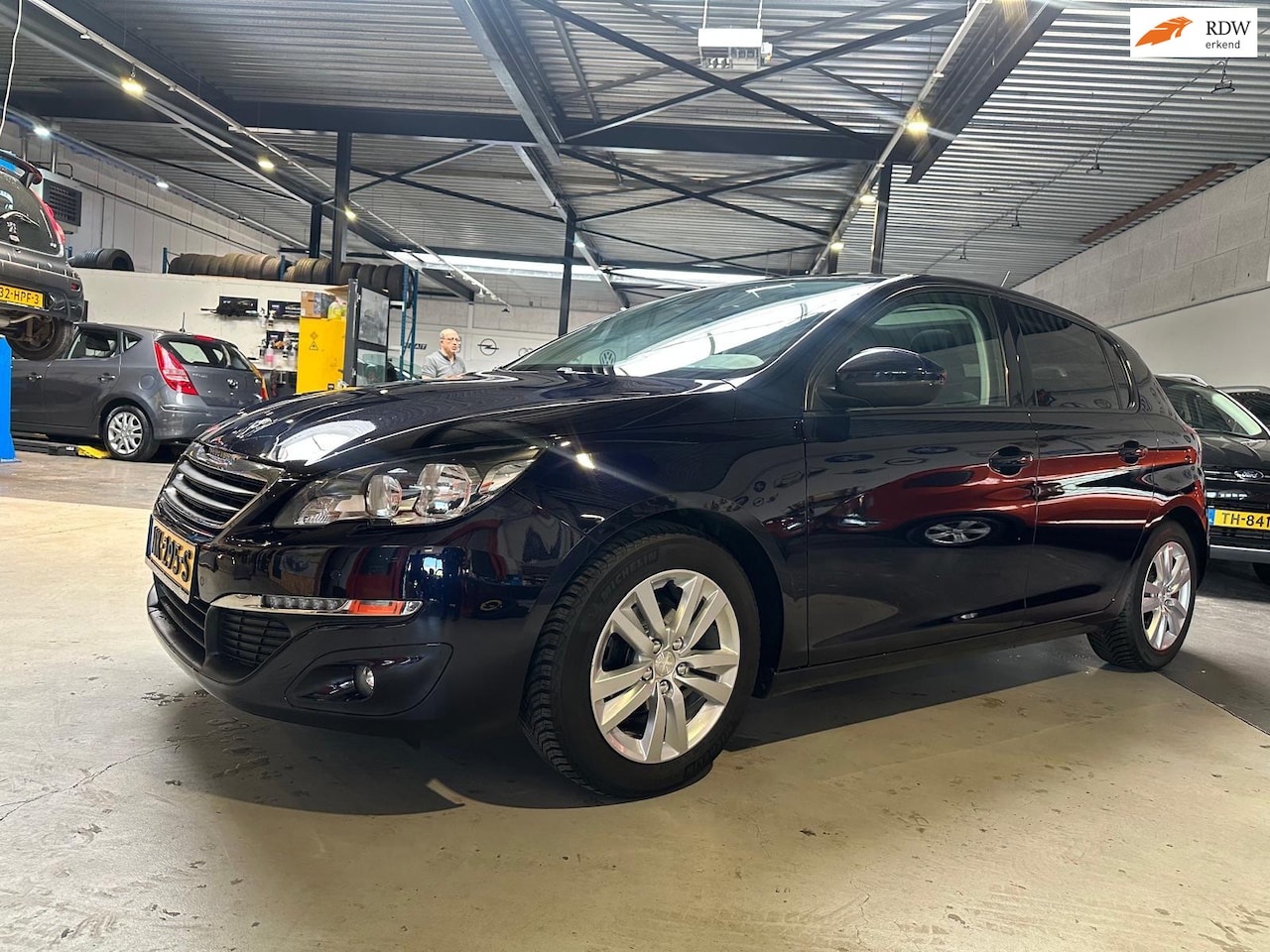Peugeot 308 - 1.2 PureTech Blue Lion/Carplay/Dealer onderhouden/Panoramadak - AutoWereld.nl