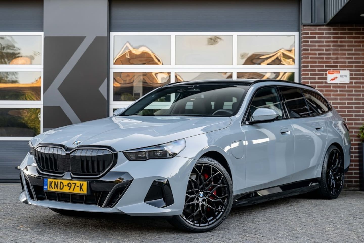 BMW 5-serie Touring - 550e xDrive M Sport Pro | Panorama | Harman/Kardon | Driving Ass. Plus | 360 Camera | 4-Wi - AutoWereld.nl
