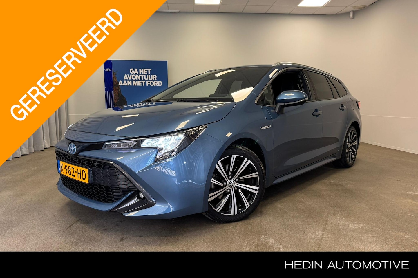 Toyota Corolla Touring Sports - 2.0 Hybrid Business Plus | Stoelverwarming | Car Play | Adaptive Cruise | Android Auto - AutoWereld.nl