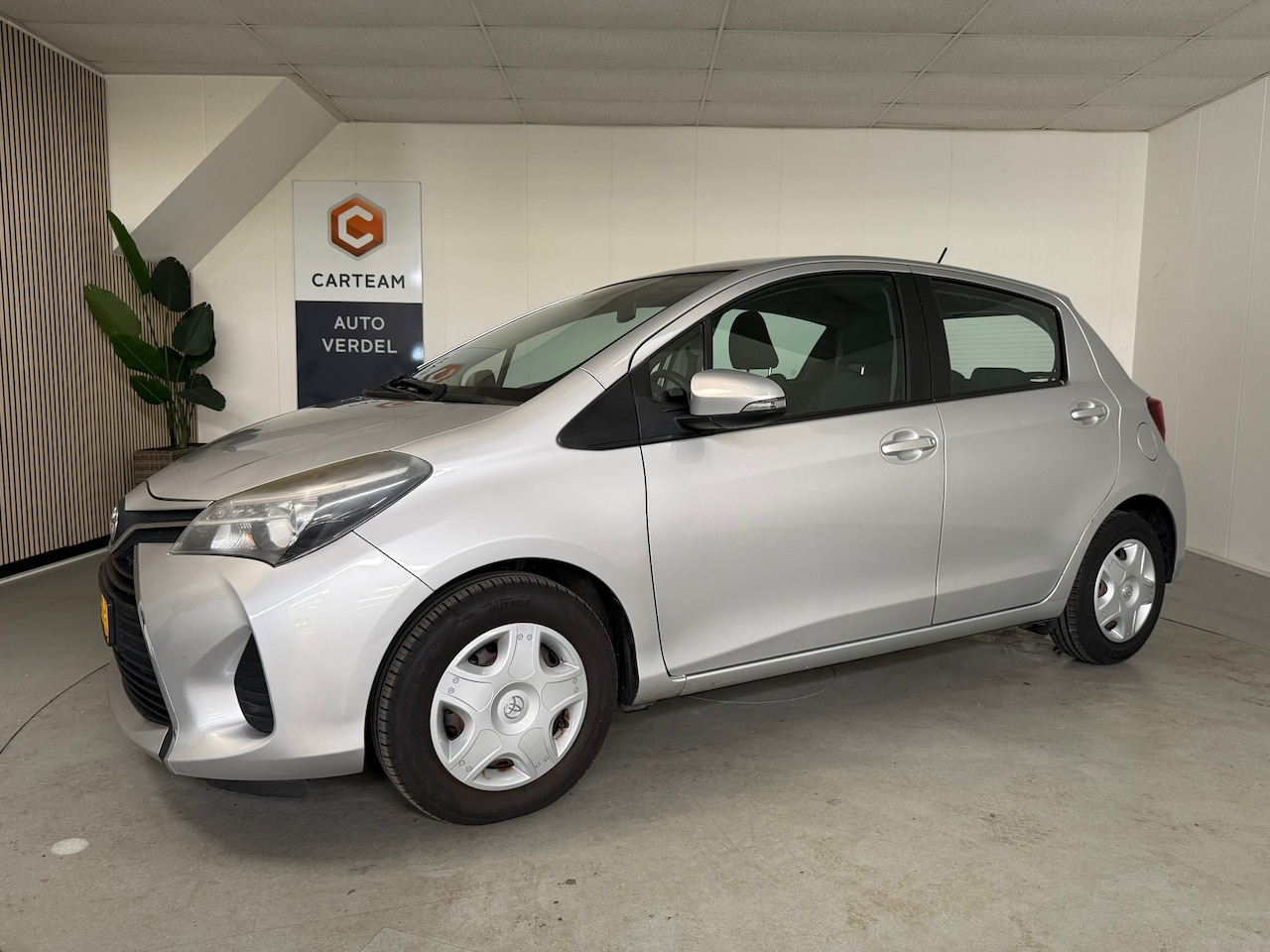 Toyota Yaris - 1.0 VVT-i Aspiration Airco, Camera - AutoWereld.nl