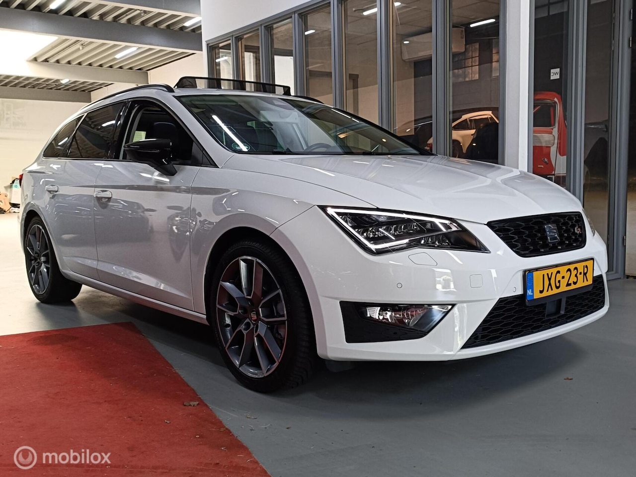 SEAT Leon ST - 1.8 TSI FR DSG PANORAMA LEER LED NAVI CRUISE PDC - AutoWereld.nl