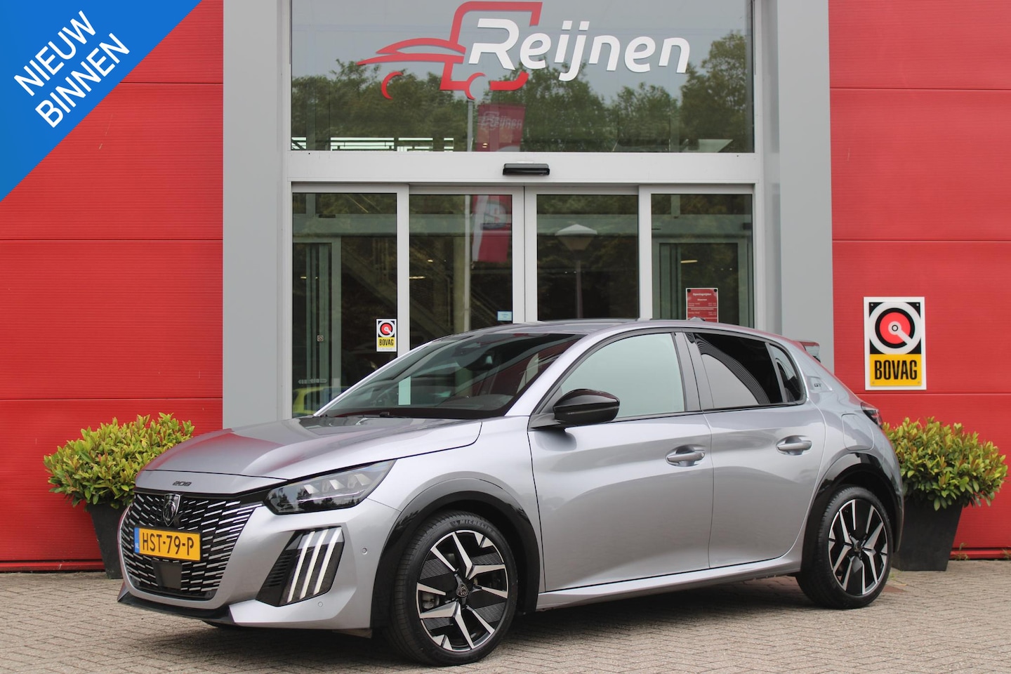 Peugeot 208 - 1.2 Hybrid 145PK AUTOMAAT GT | CAMERA VOOR + ACHTER | NAVIGATIE | DRAADLOZE APPLE CARPLAY/ - AutoWereld.nl