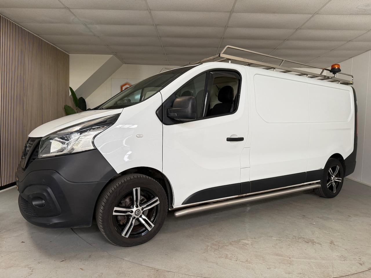 Nissan nv300 - 1.6 dCi 120 L2H1 Acenta Airco, Trekhaak, Imperial, LMV, Side bars - AutoWereld.nl