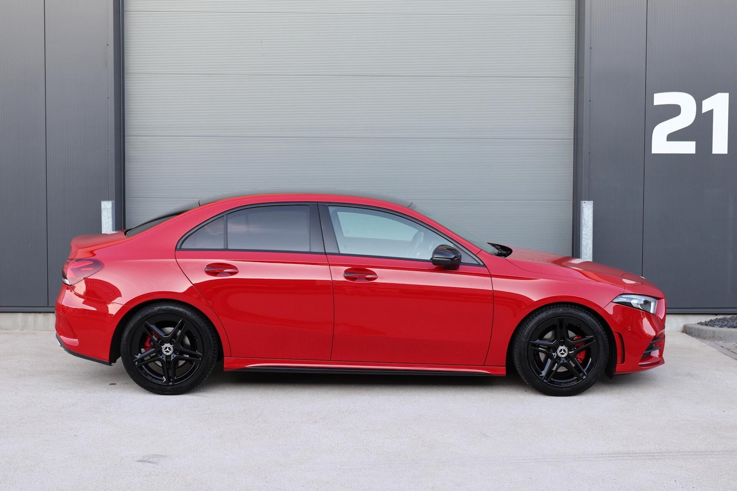 Mercedes-Benz A-klasse - 200 Launch Edition AMG / Night Pakket / Keyless Go / Standkachel / Sfeerverlichting / Stoe - AutoWereld.nl
