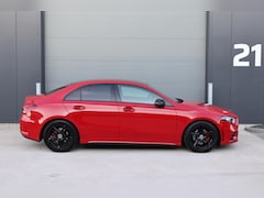 Mercedes-Benz A-klasse - 200 Launch Edition AMG / Night Pakket / Keyless Go / Standkachel / Sfeerverlichting / Stoe