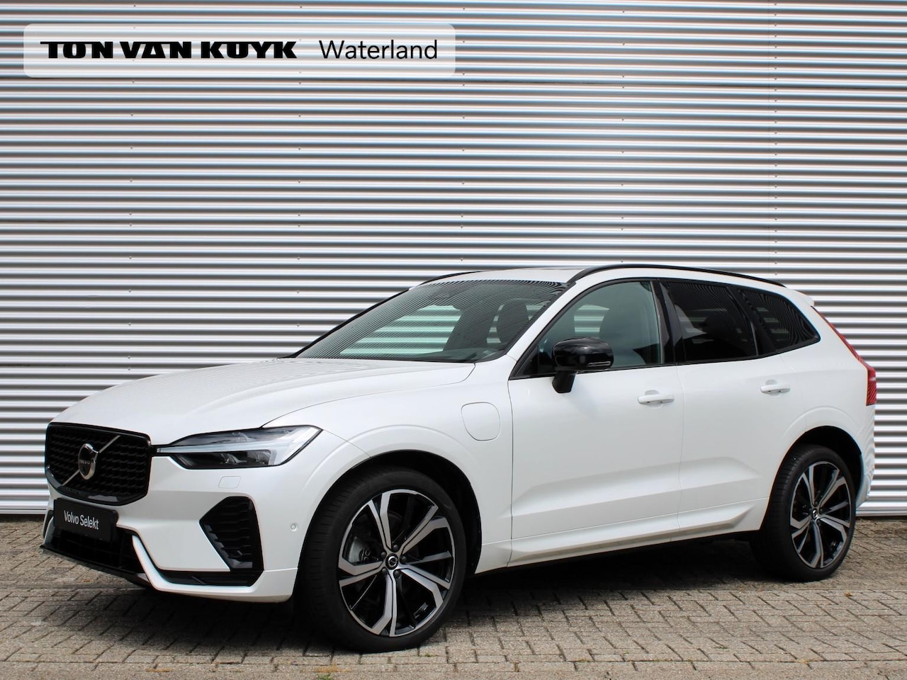 Volvo XC60 - T6 AWD Plug-in hybrid Ultra Dark Automaat /  Panoramadak / Head up display / 360* camera / - AutoWereld.nl