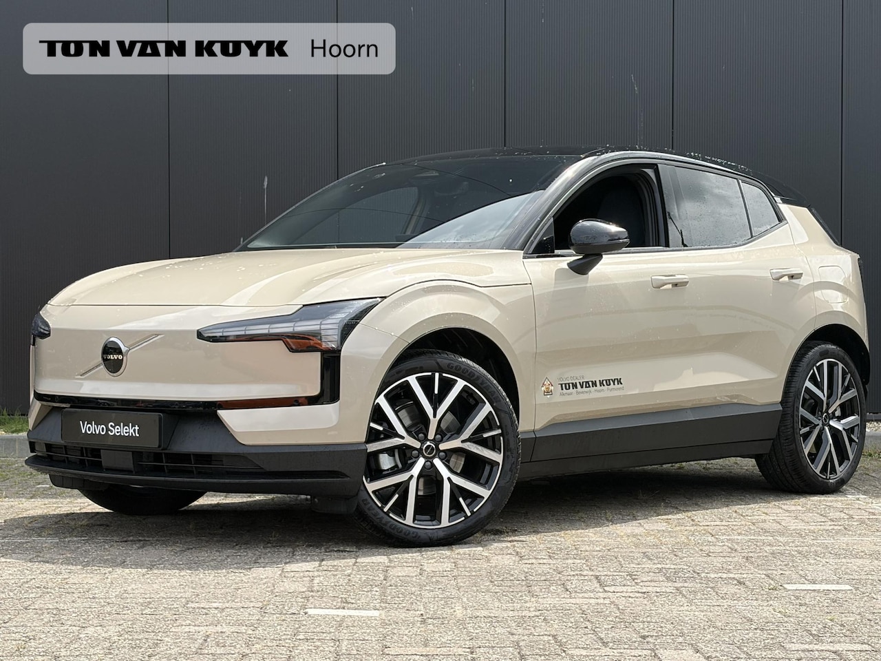Volvo EX30 - Single Motor Extended Range Plus 69 kWh Europa/ extra donkere ramen/ 20 inch / zwart dak/ - AutoWereld.nl
