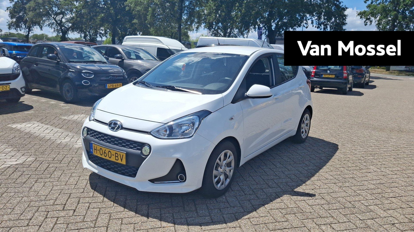 Hyundai i10 - 1.0i Comfort | Navigatie | Parkeersensoren achter - AutoWereld.nl