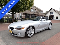 BMW Z4 Roadster - 2.2i S / STOELVERWARMING / SPORTLEER / PDC / 18''
