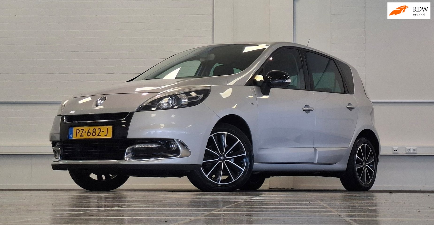 Renault Scénic - 1.2 TCe Bose Trekhaak Navigatie PDC Garantie Mooi! - AutoWereld.nl