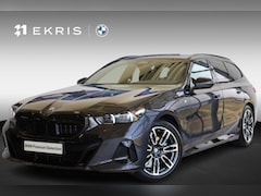 BMW 5-serie Touring - 520i | M Sportpakket | Harman & Kardon | Trekhaak | Rondomzicht Camera | Stoelverwarming V