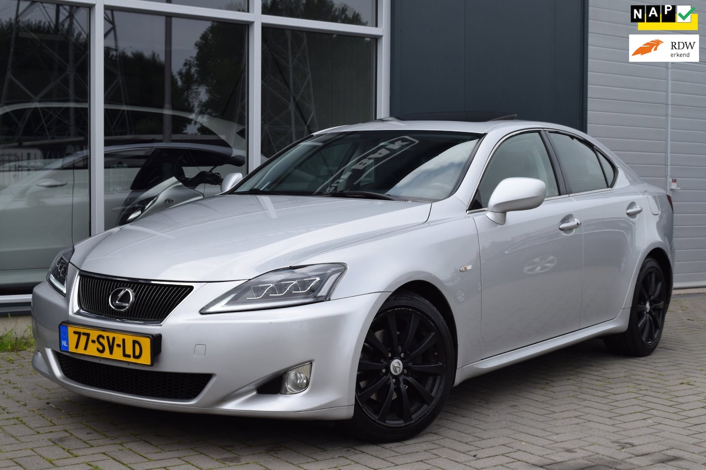 Lexus IS - 250 Business Luxury | LED | Automaat | Leder | APK 7-2027 - AutoWereld.nl