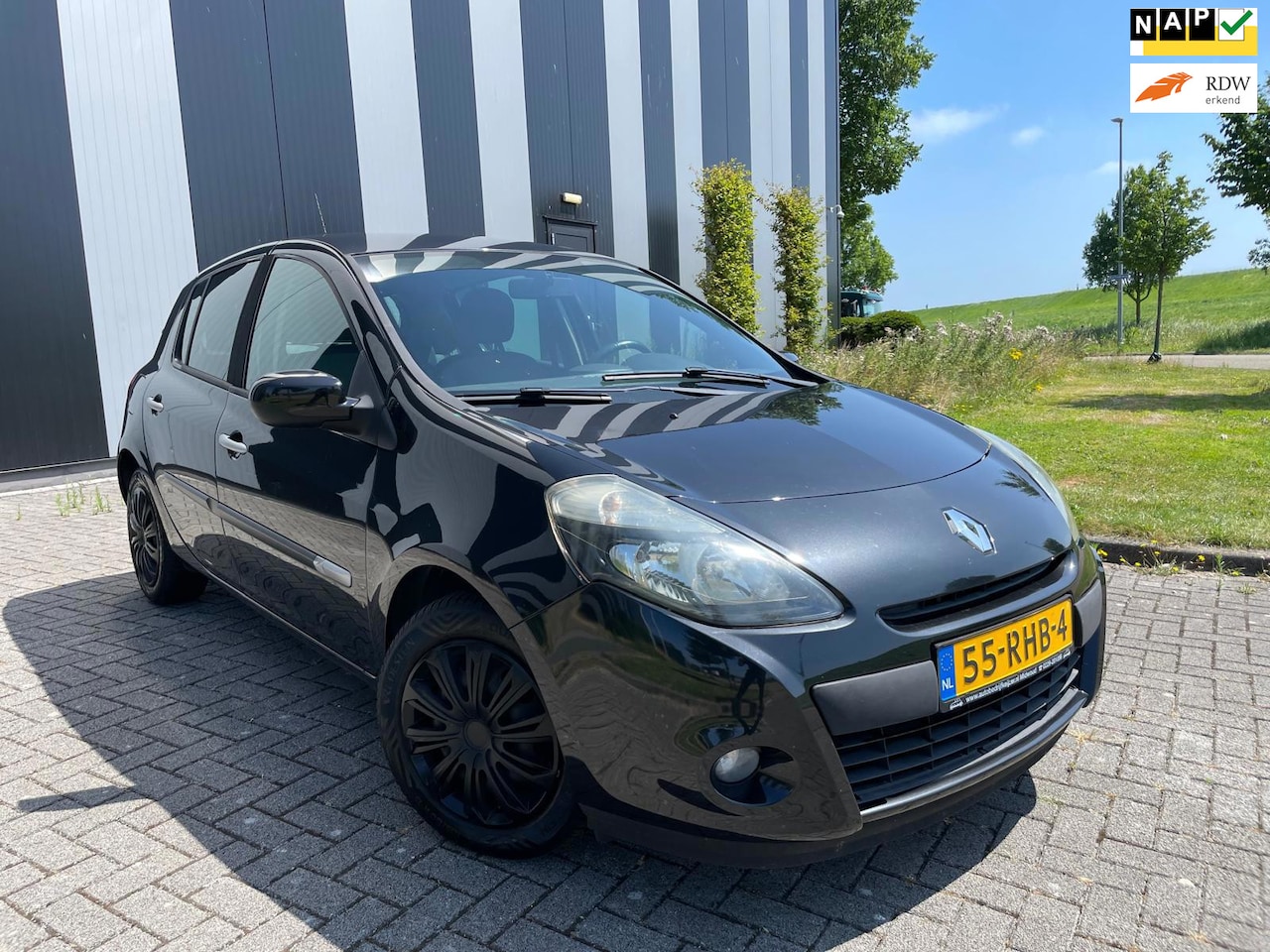 Renault Clio - 1.5 dCi Parisienne Airco-Cruise=Trekhaak - AutoWereld.nl